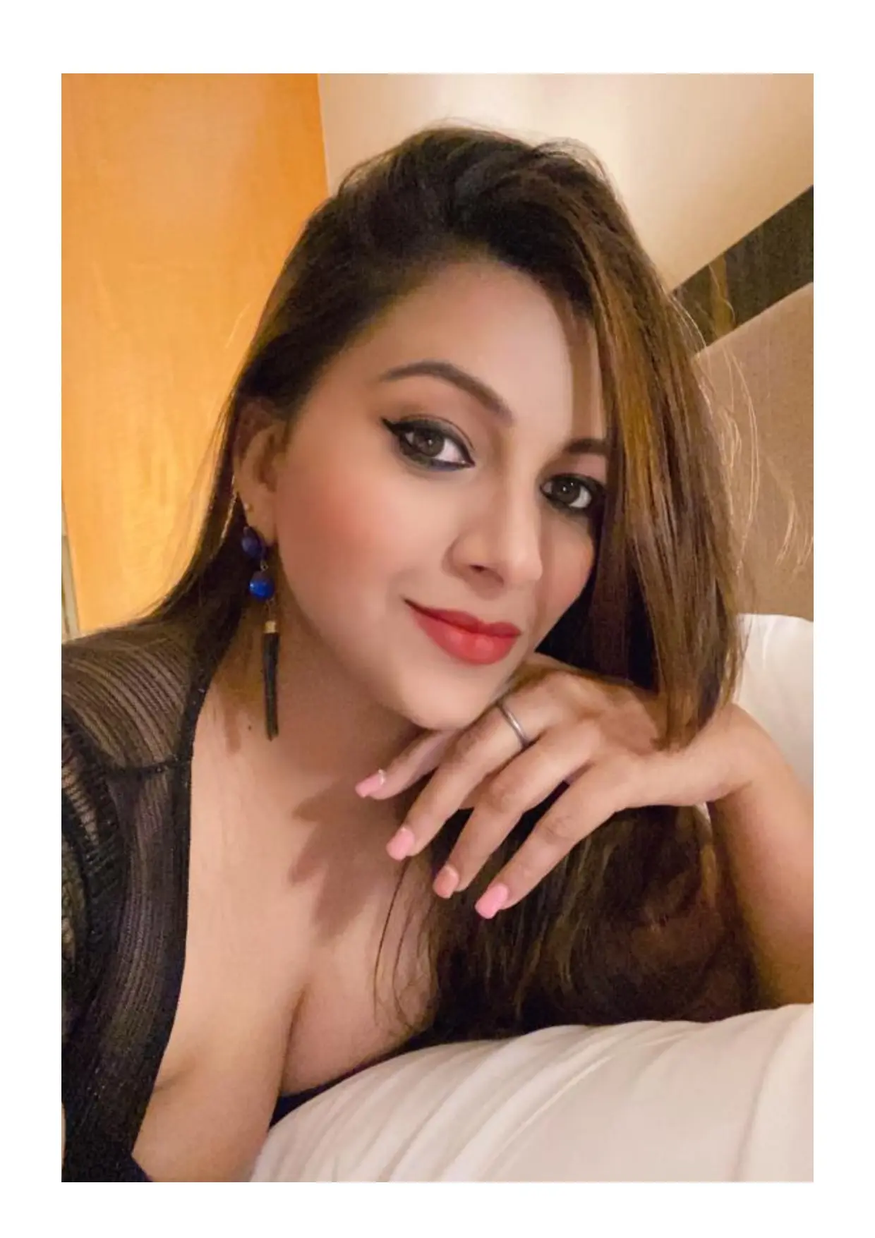Good looking majestic call girls services booking call
