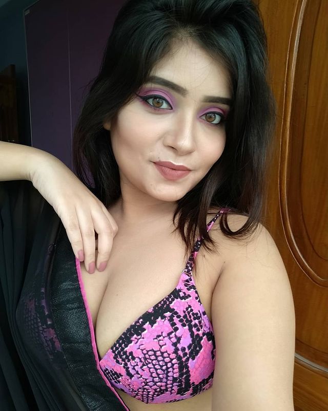 Bangalore 24/7 call girls services available in Indiranagar