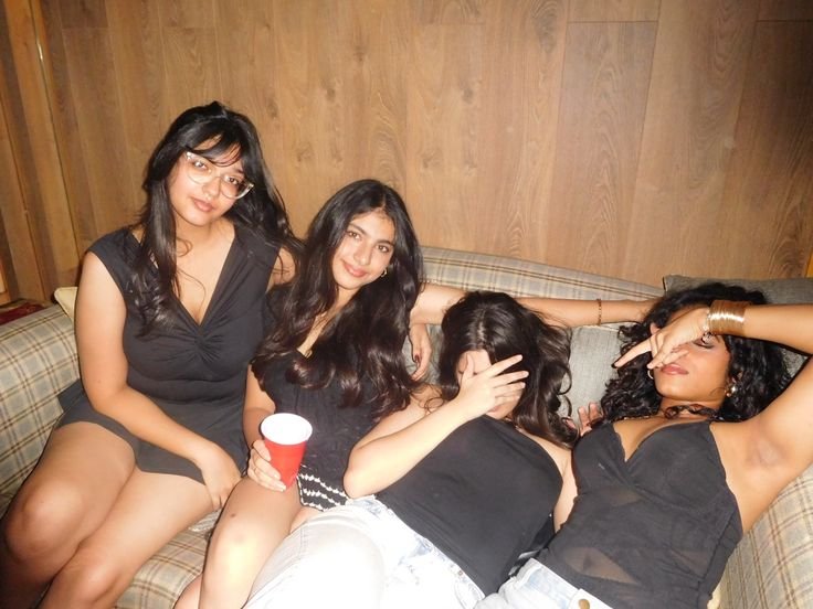 Bngalore fit tall Good looking young Girls available here