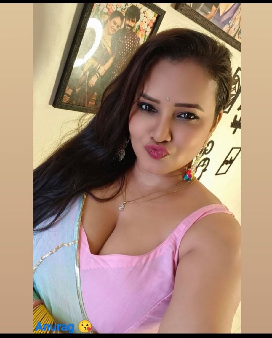 long hair curvy North Indian BTM Layout