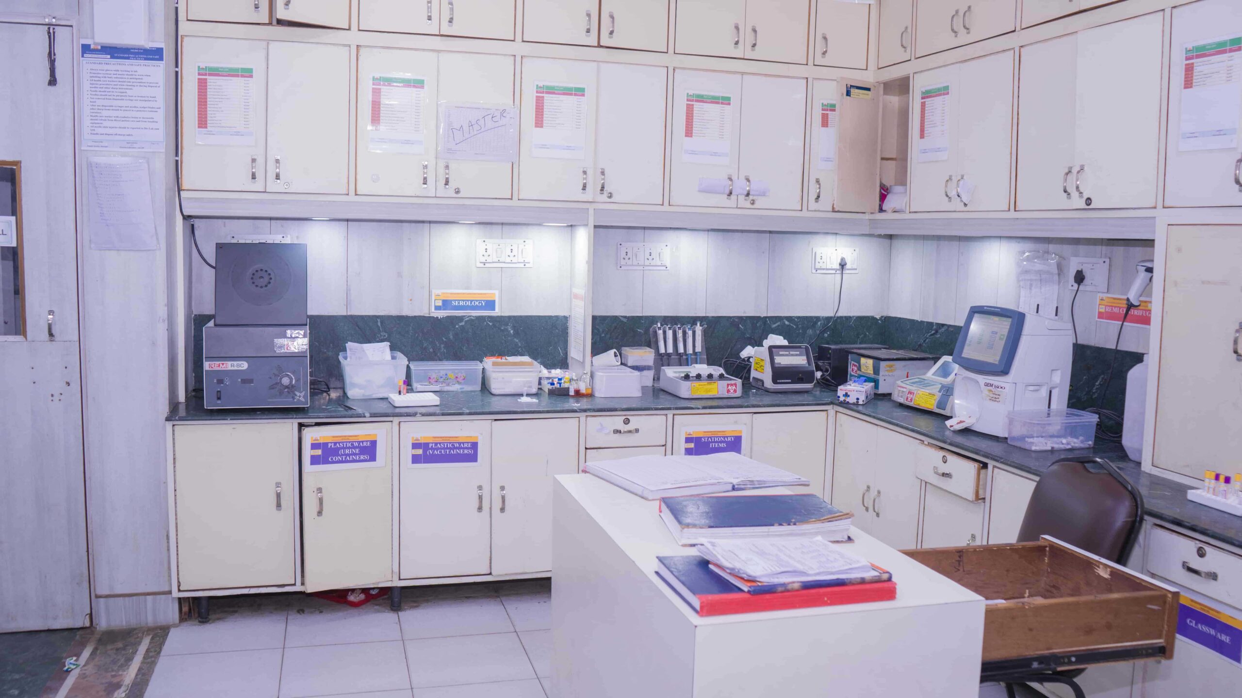 Laboratory for Sale in Bangalore,Fully Equipped Diagnostic Lab | Running Business Opportunity