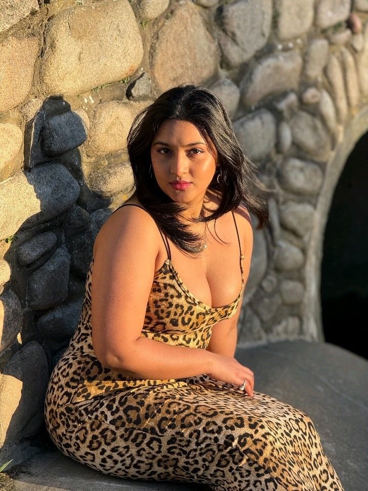 cheap college girl hotel service Jayanagar
