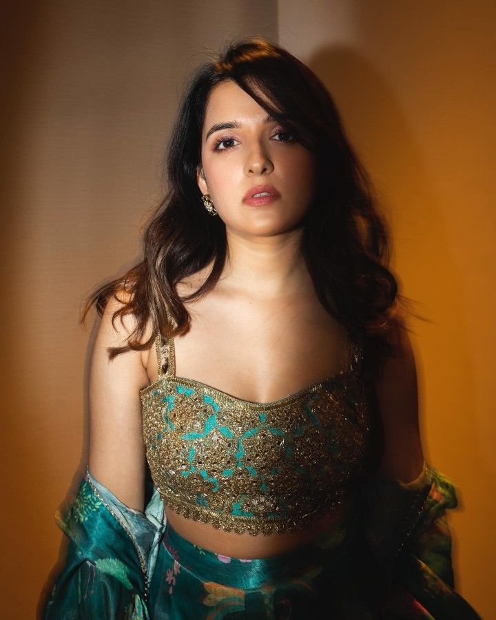 cheap college girl hotel service Jayanagar