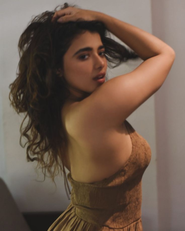 long hair curvy North Indian BTM Layout