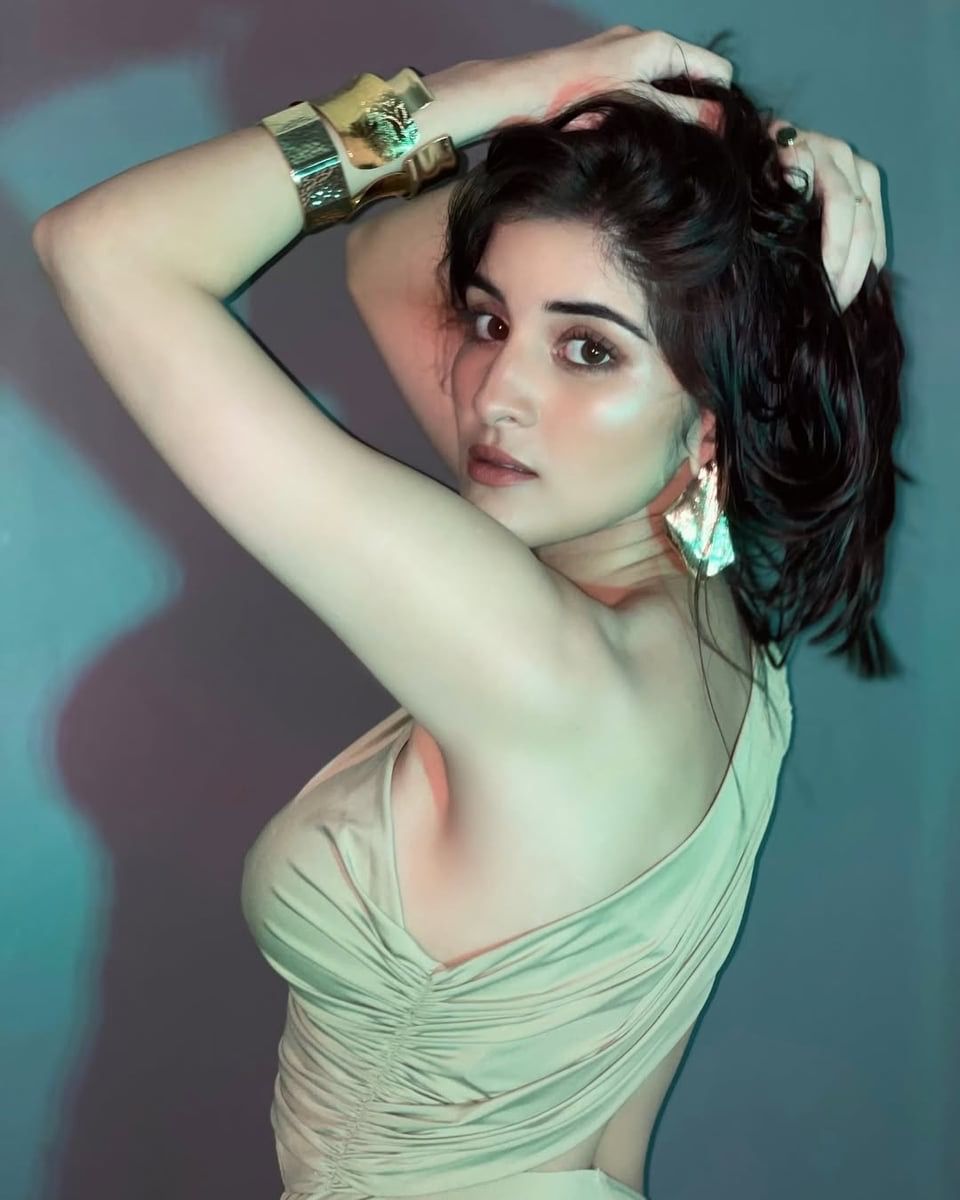 late night airport escort service Electronic City